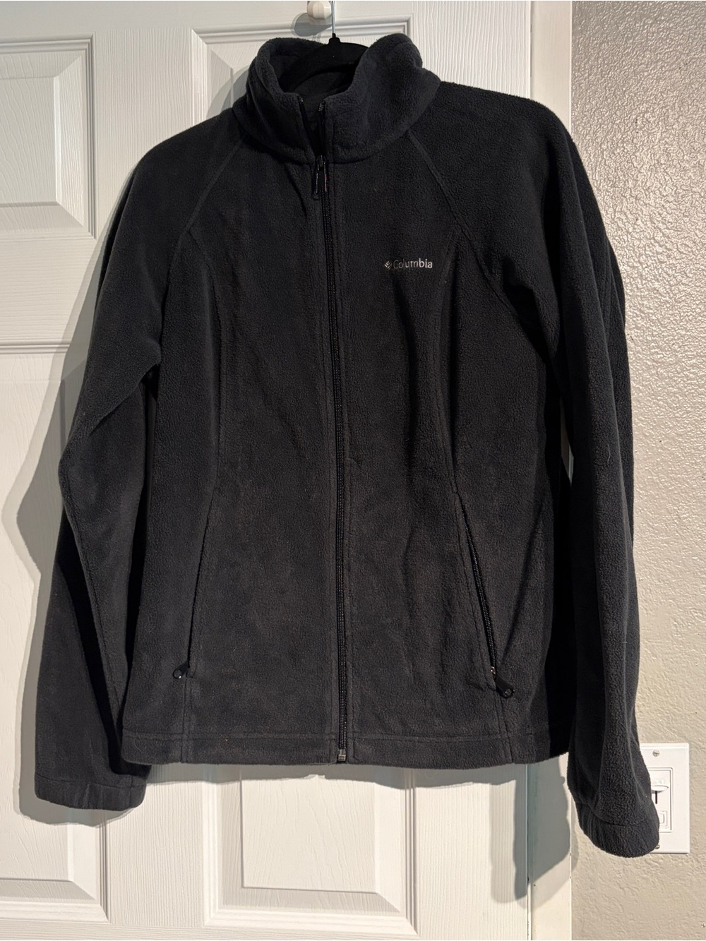 Columbia Black Fleece Full Zip up Jacket Women’s Size Medium zippered pockets